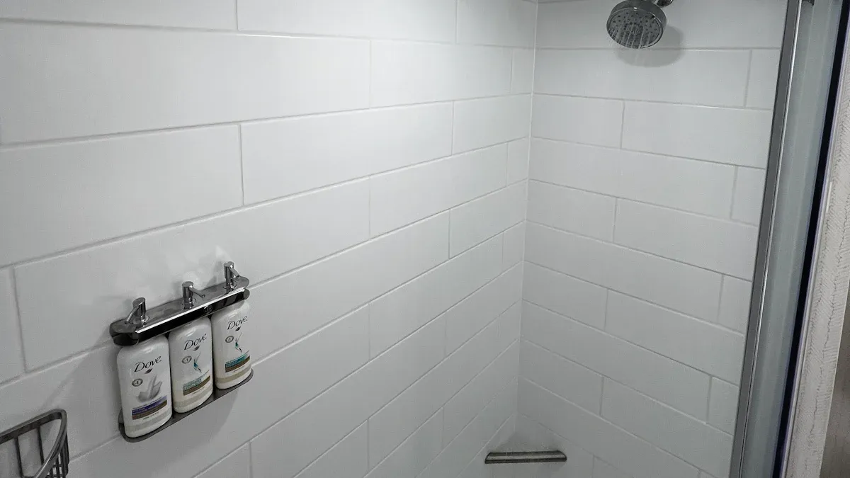 အများဆုံးတပ်ဆင်ထားရေစိုခံ linear အလင်းသည်အဘယ်မှာရှိသနည်း